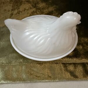 Charming White Hen-Shaped Dish